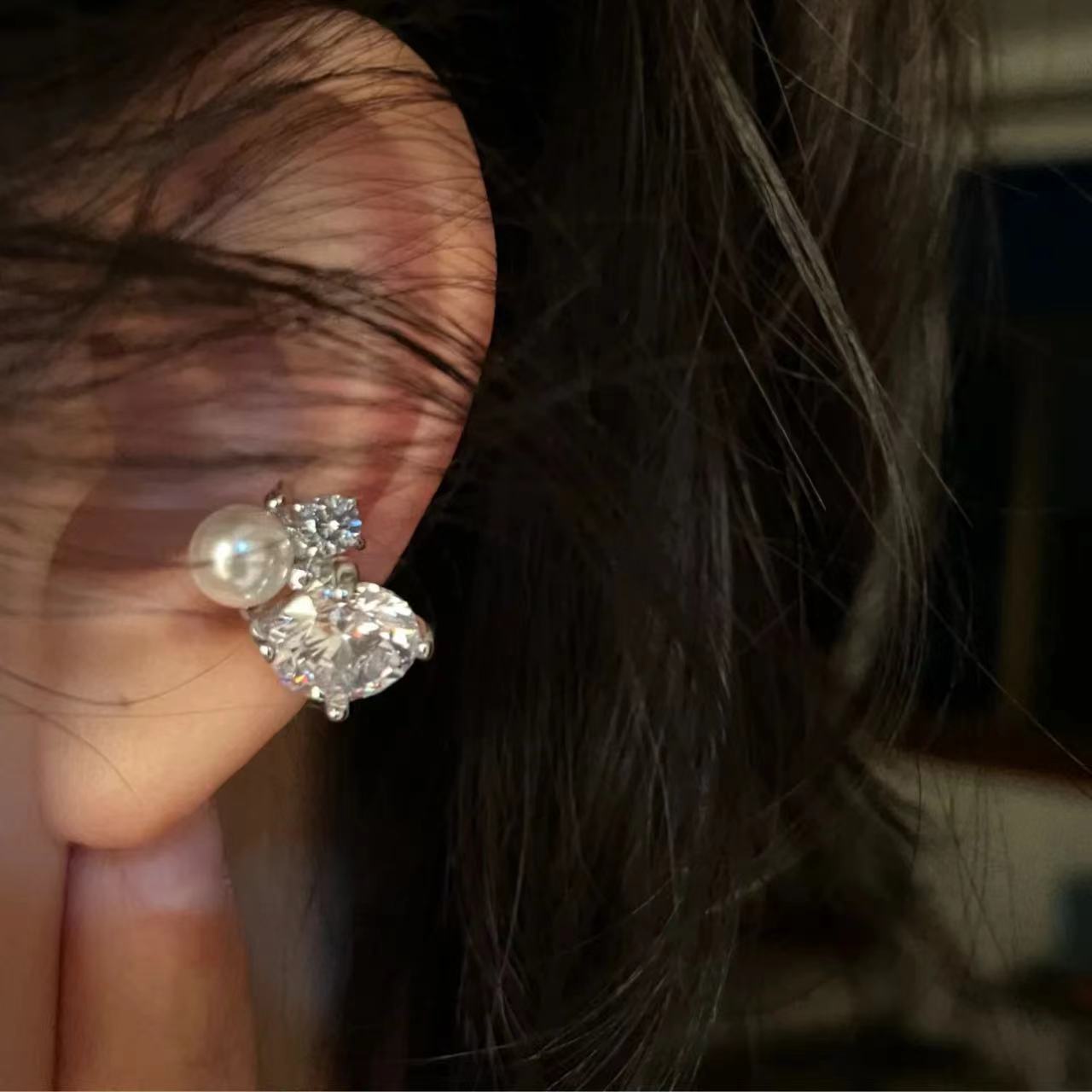 Ear Cuff No Piercing - 1 Stück glänzender Imitationsperlen-Zirkon-Ohrclip für Frauen,