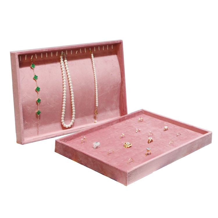 Rosafarbenes Samt-Schmucktable – Jewelry Stores With Watches Bewertung und Preis