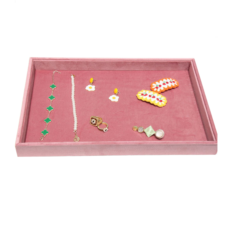 Rosafarbenes Samt-Schmucktable – Jewelry Stores With Watches Bewertung und Preis